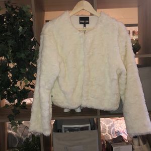 Mags & Pye Trendy White Coat